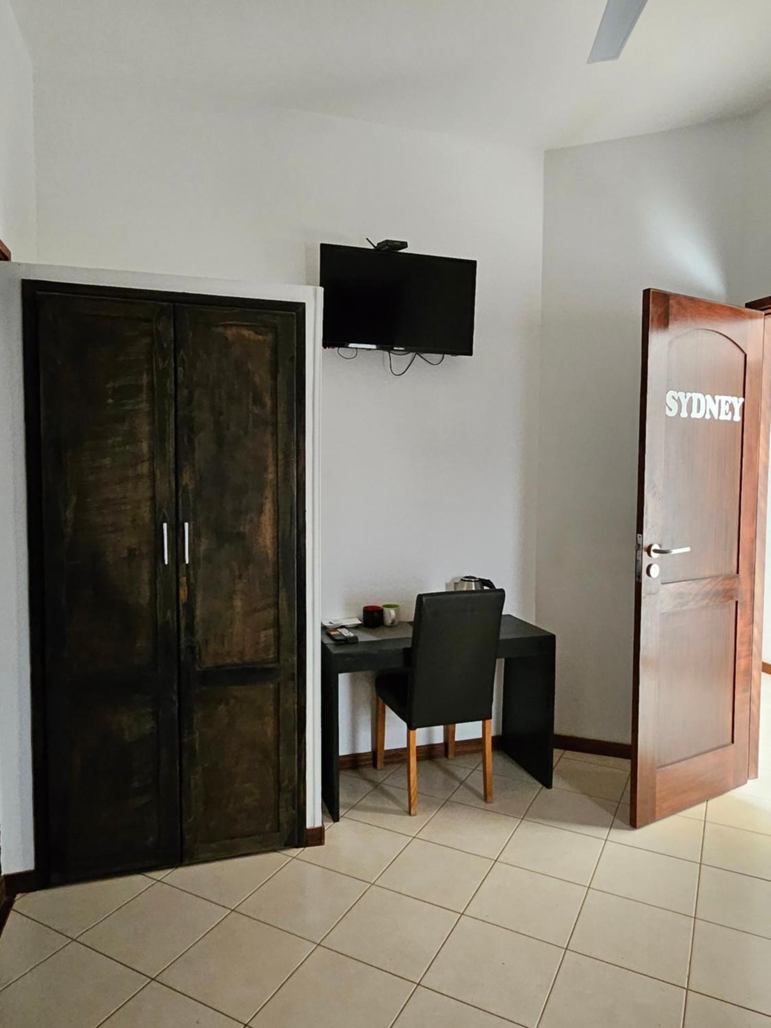 Blue Eagle Guesthouse - Casa De Hospedes Santa Maria Bagian luar foto