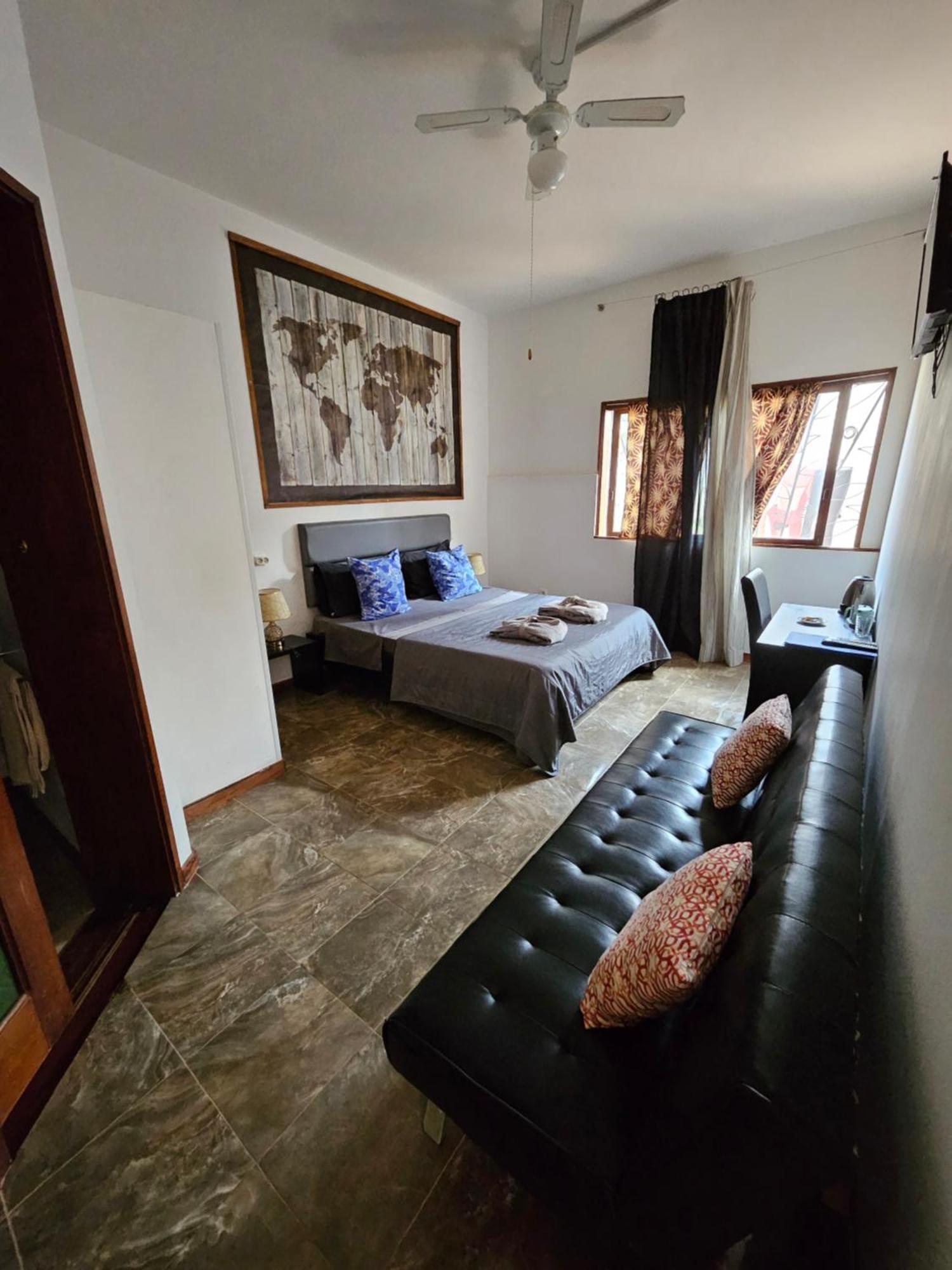 Blue Eagle Guesthouse - Casa De Hospedes Santa Maria Bagian luar foto