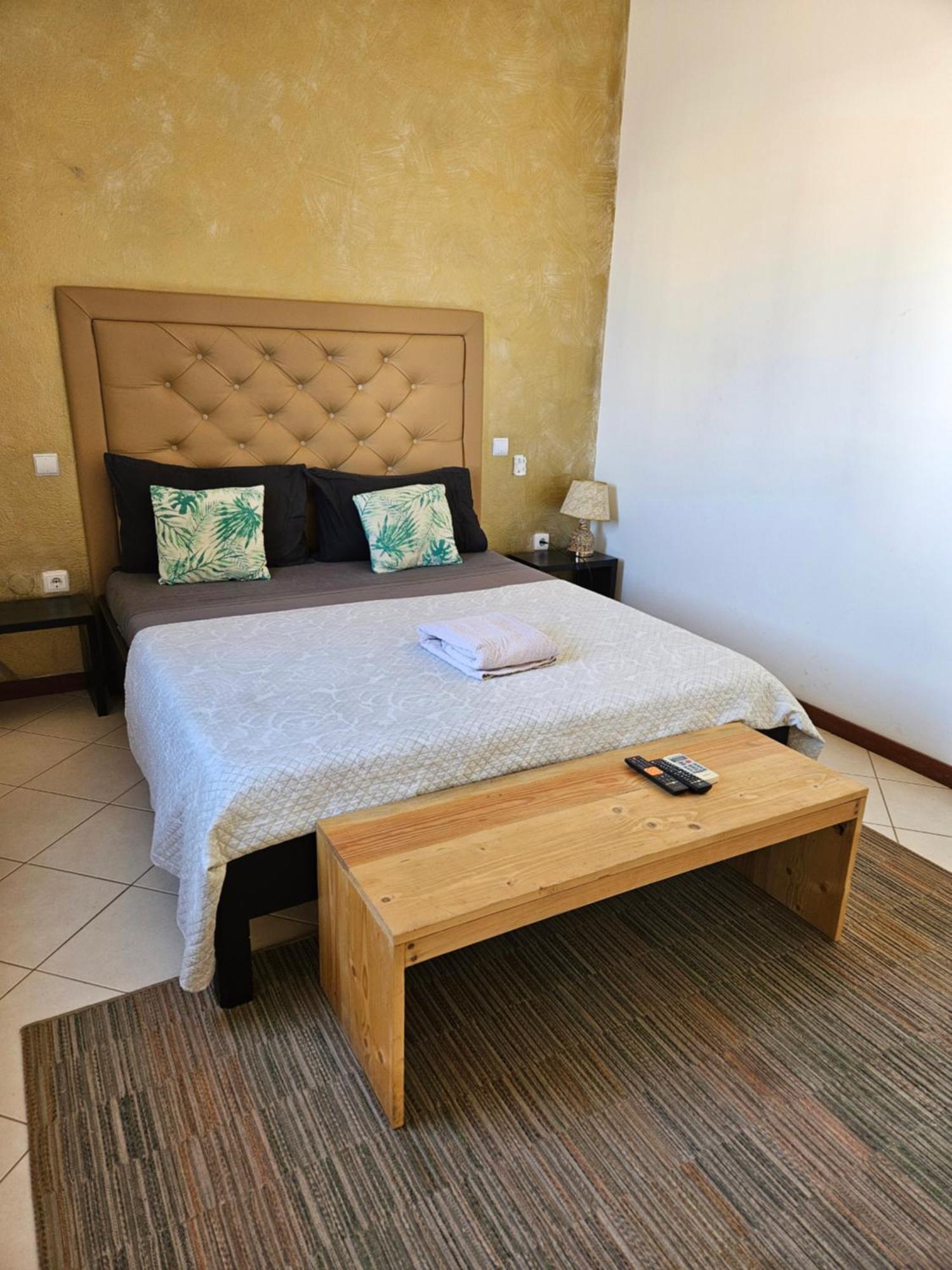 Blue Eagle Guesthouse - Casa De Hospedes Santa Maria Bagian luar foto